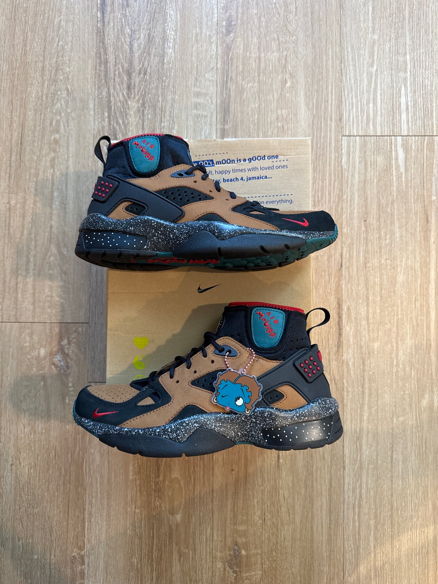 Nike Air Mowabb NXN Women’s Olivia Kim No Cover