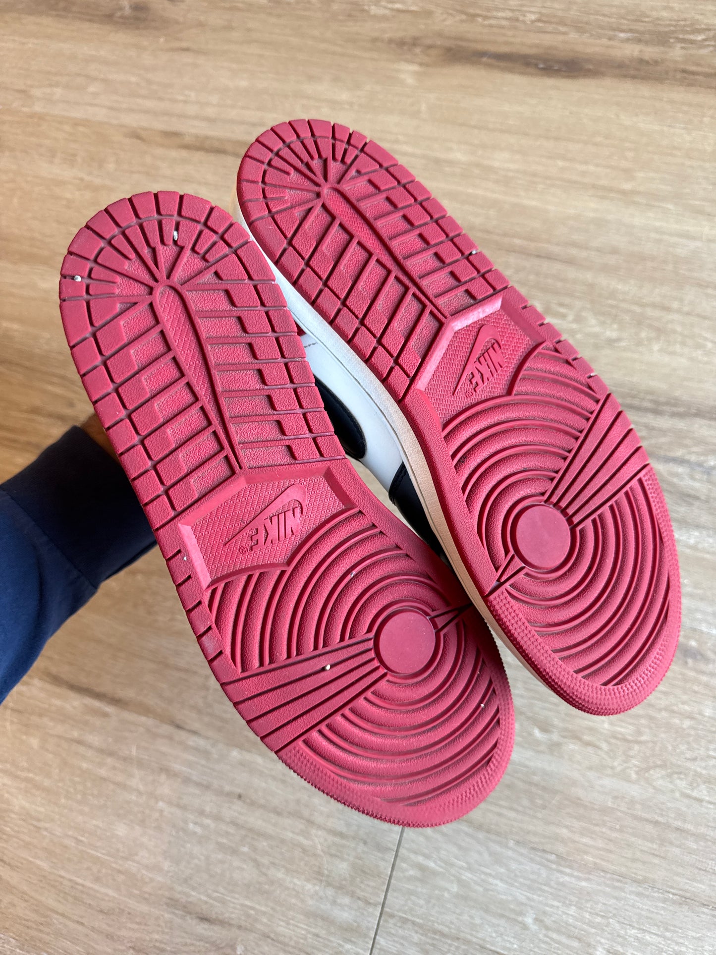Jordan 1 Low Bred Toe