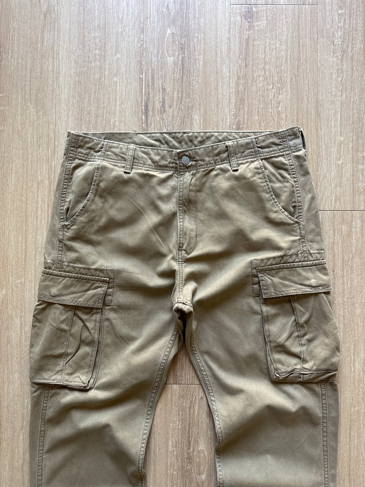 Levi’s Relaxed Fit Tan Cargo Pants