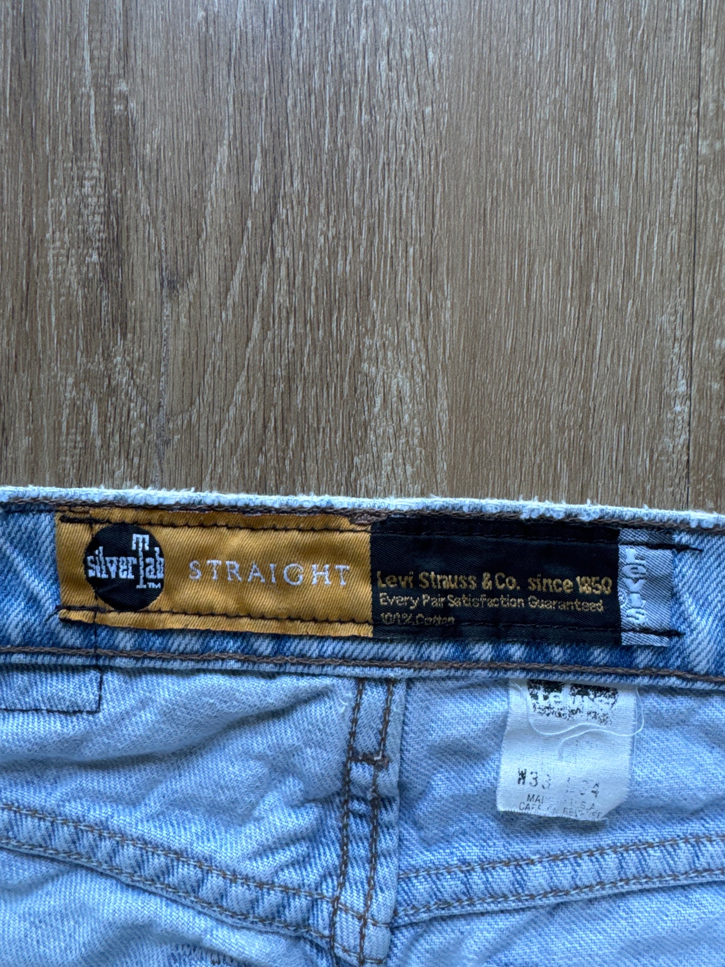 Vintage Silver Tab Levi’s Light Washed Denim Jeans
