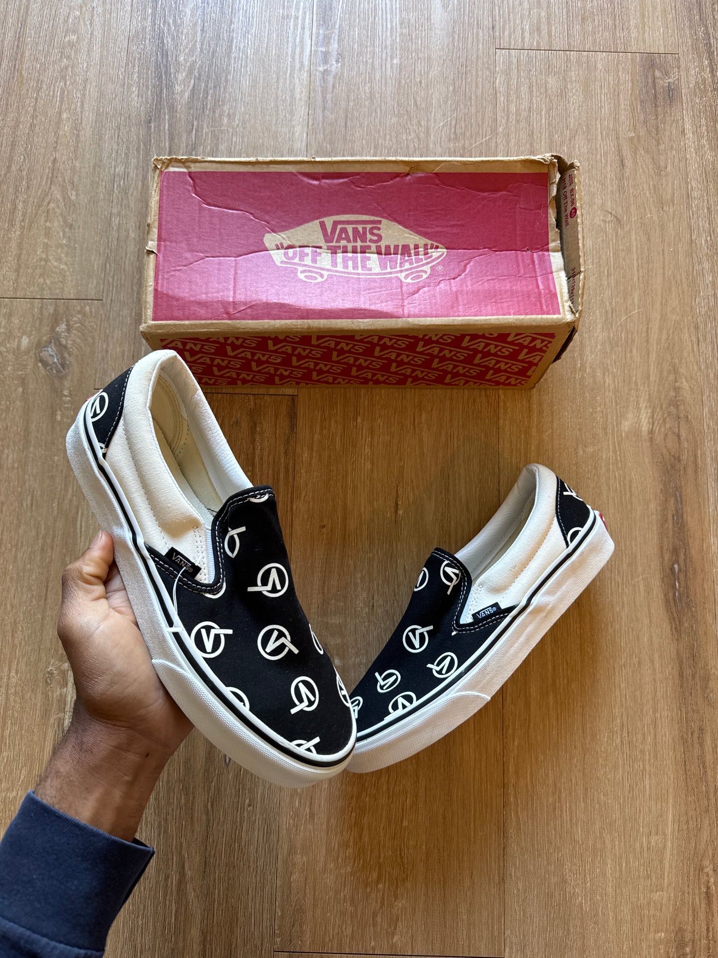Vans Classic Slip On Circle V Marshmallow