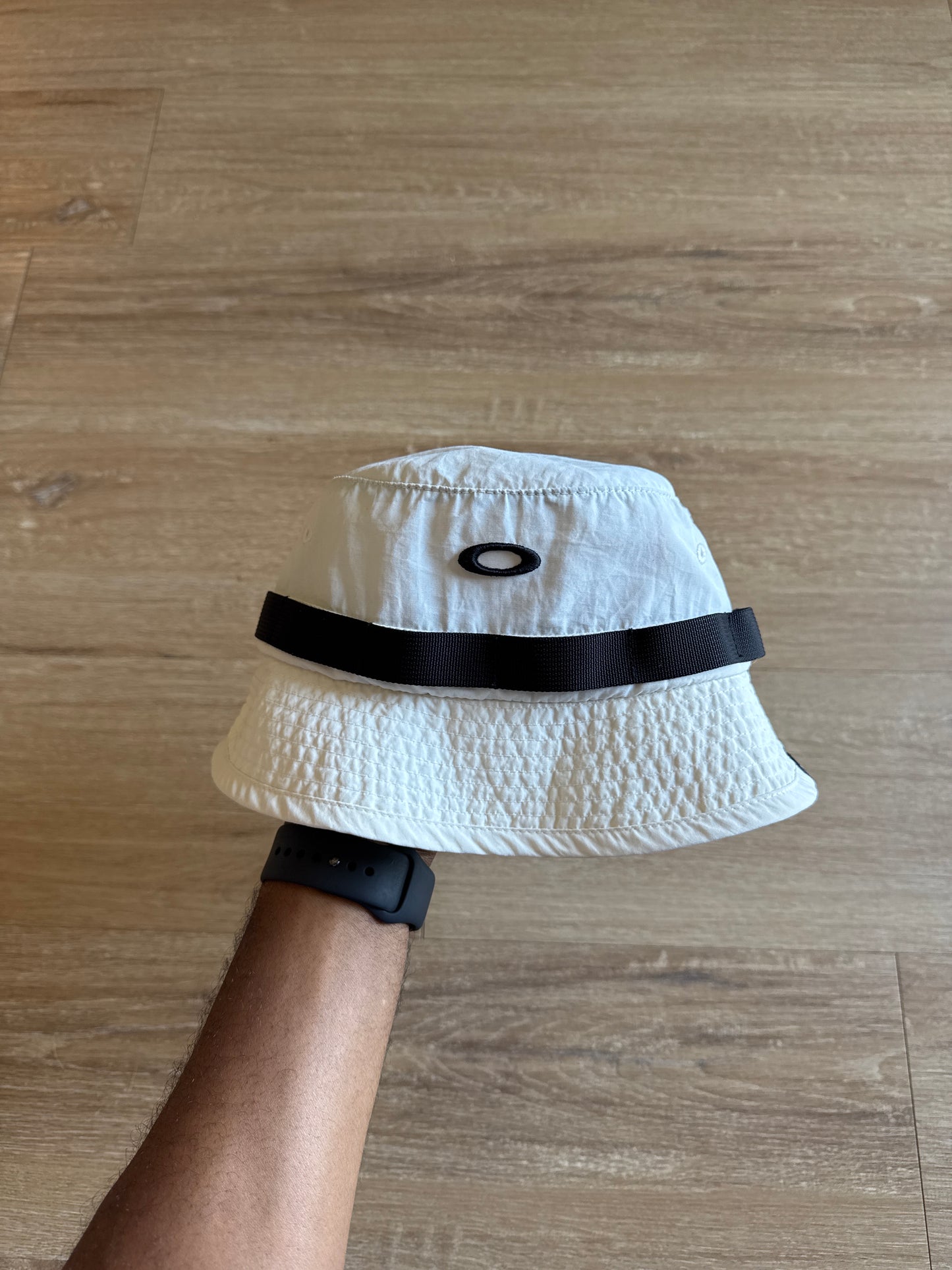 Oakley Graphic Arctic White Bucket Hat