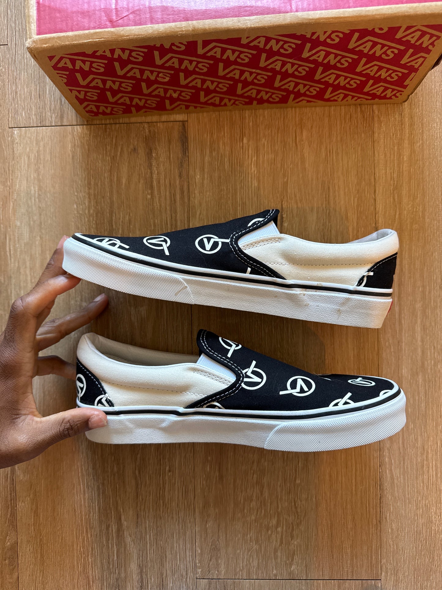 Vans Classic Slip On Circle V Marshmallow