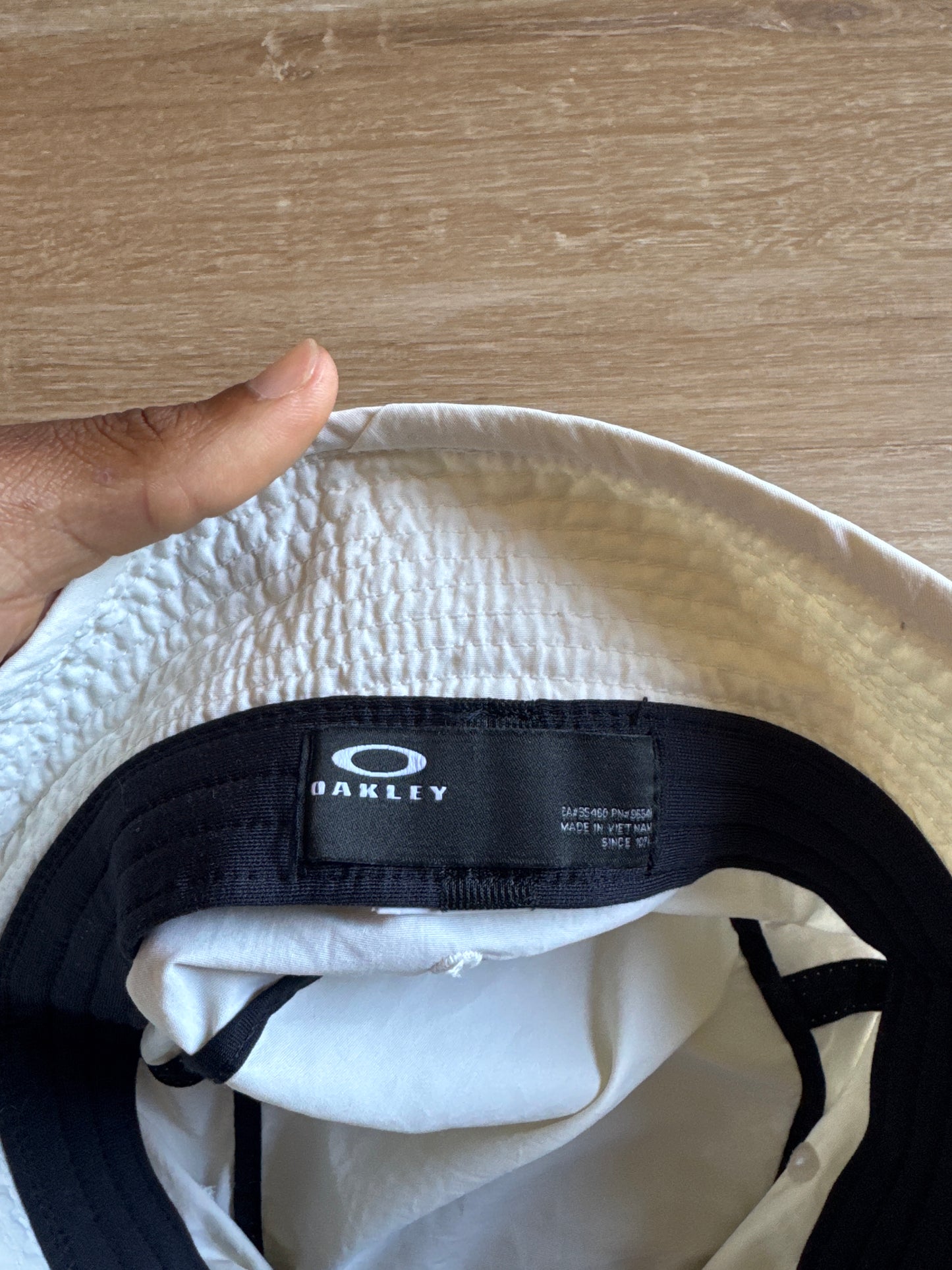 Oakley Graphic Arctic White Bucket Hat