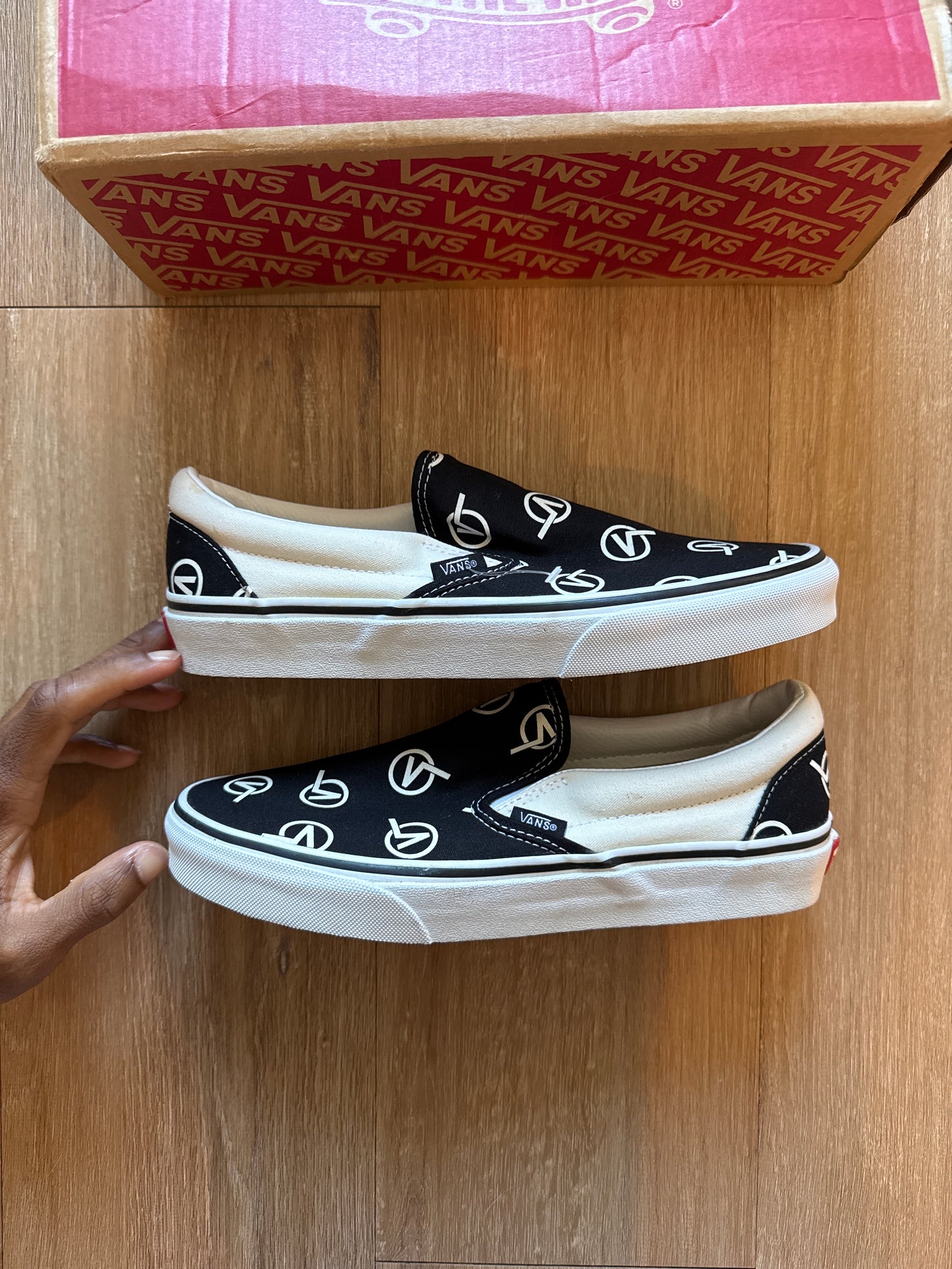 Vans Classic Slip On Circle V Marshmallow