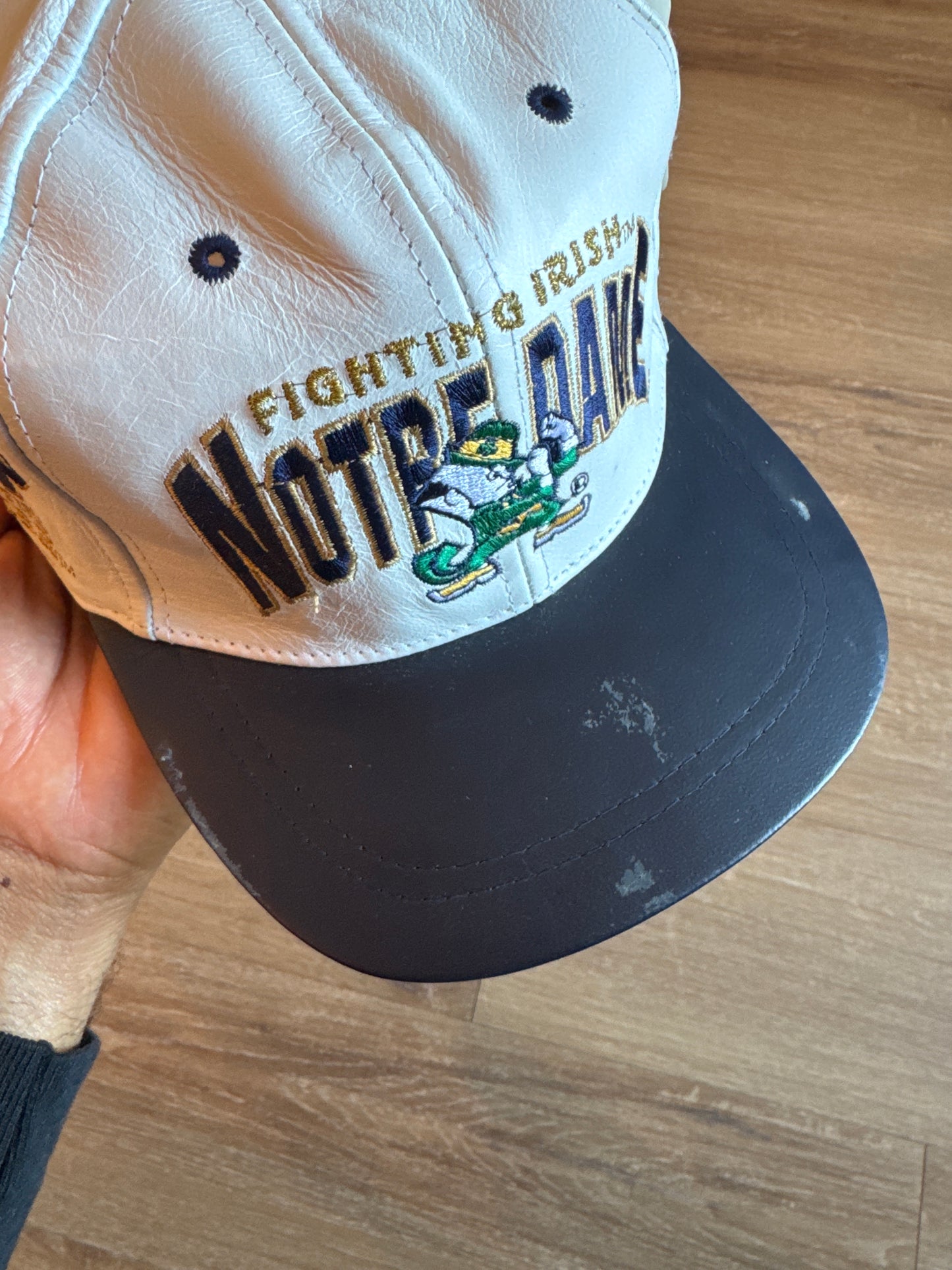 Vintage 90s Drew Pearson University Of Norte Dame Fighting Irish Leather Strap Back Hat