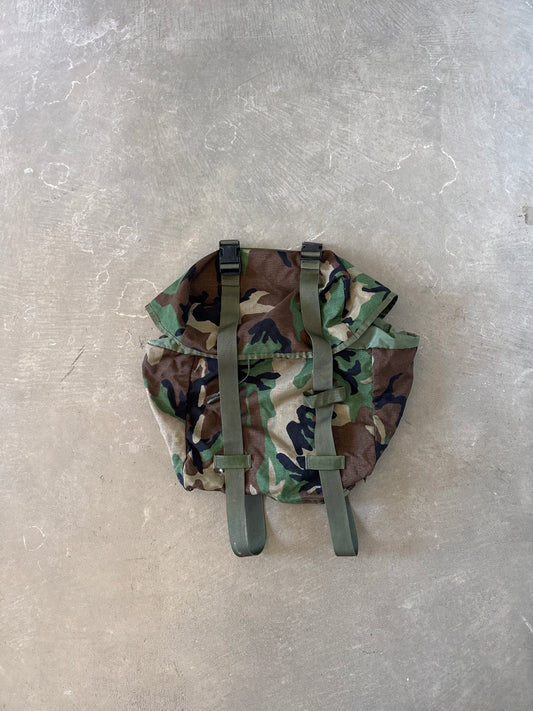 Vintage US Army MOLLE II Sleep System Carrier Woodland Camo Rucksack Attachment