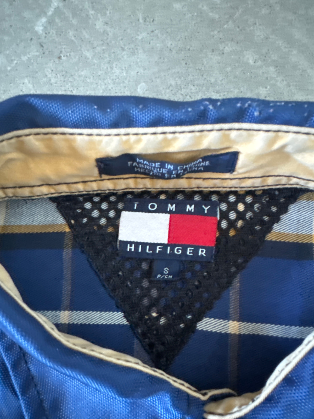 Vintage 90s Tommy Hilfiger Outdoors Nylon Lotus Button Up Shirt