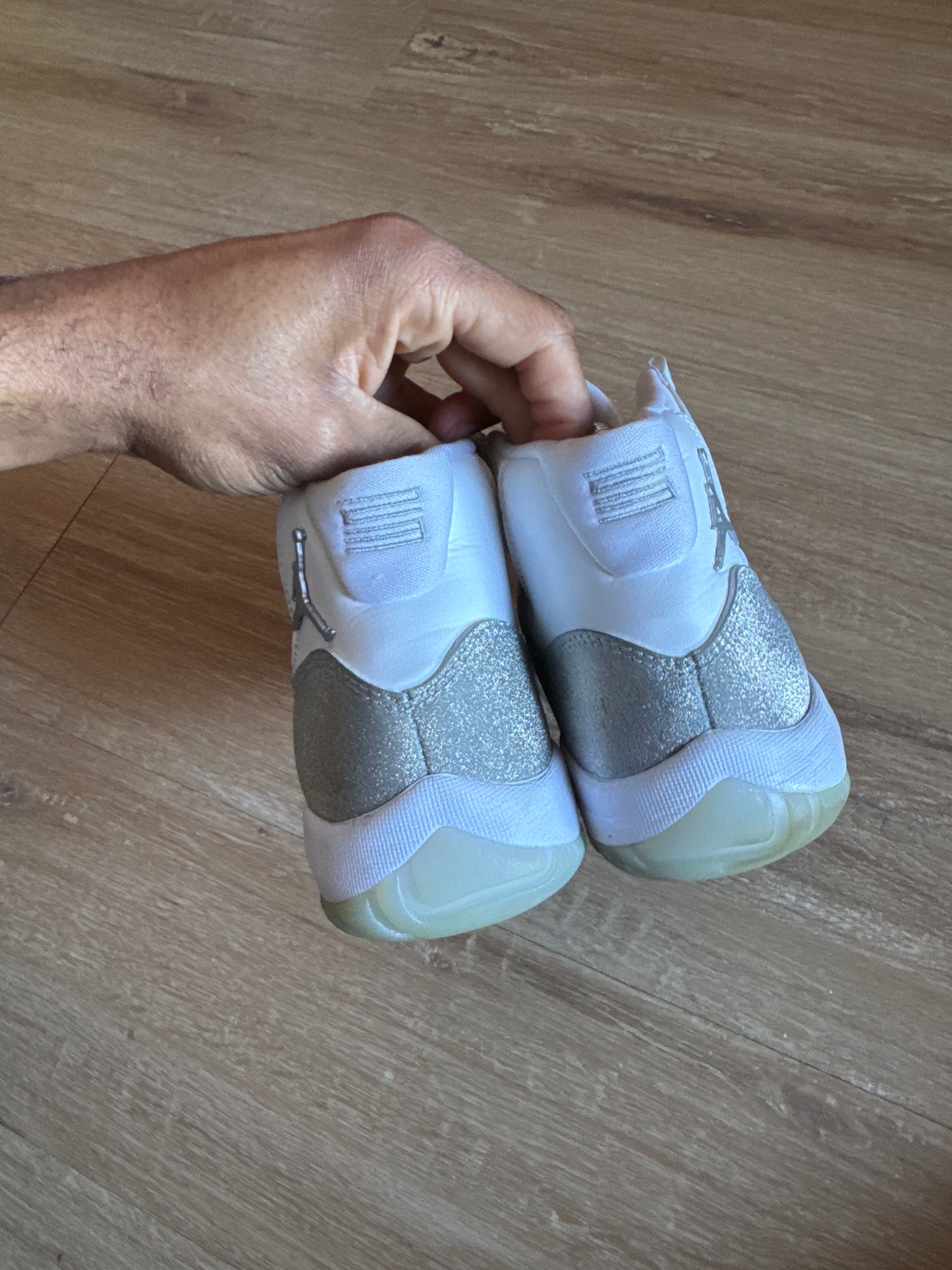 Jordan Retro 11 Women’s White Metallic Silver Vast Grey