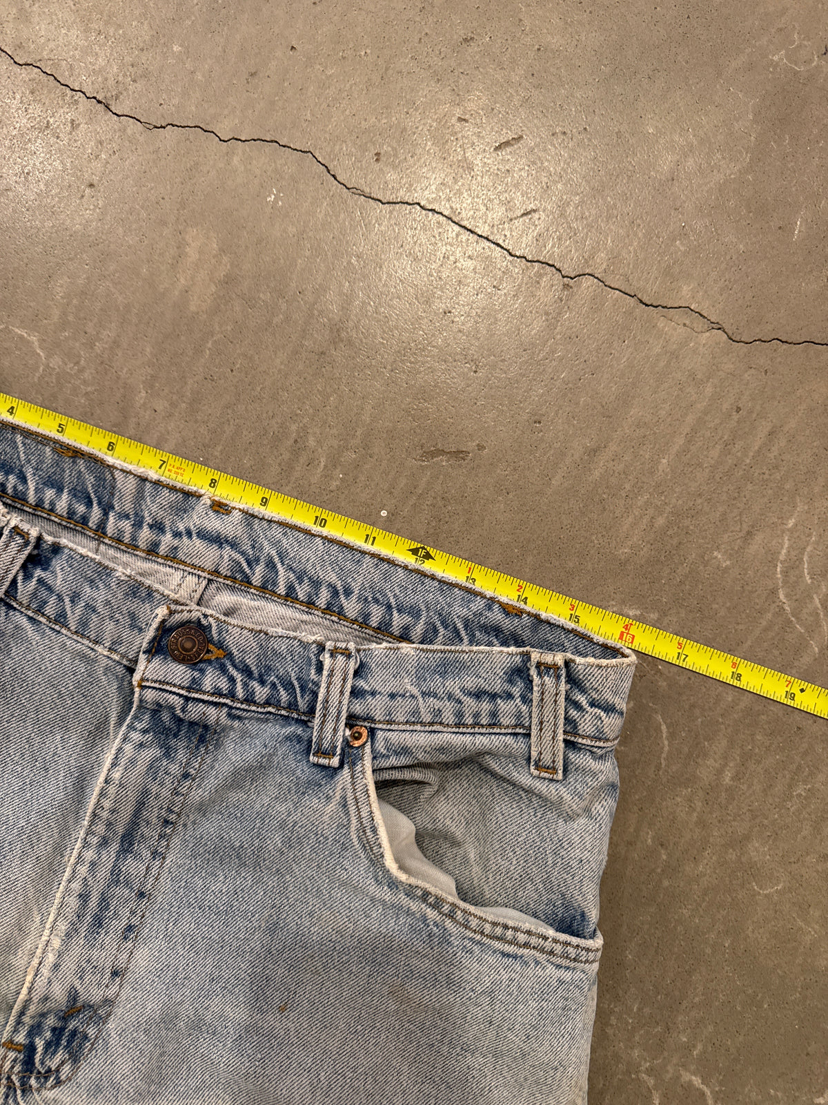 Vintage Levi’s 550 Orange Tab Relaxed Tapered Light Washed Denim Jeans