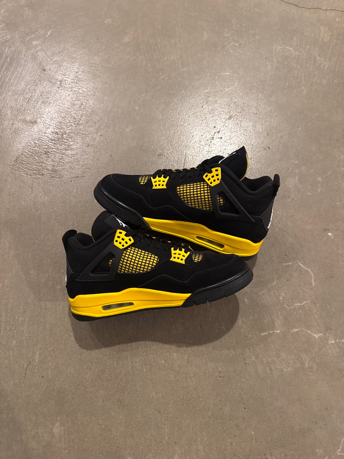 Jordan Retro 4 Thunder (2023)