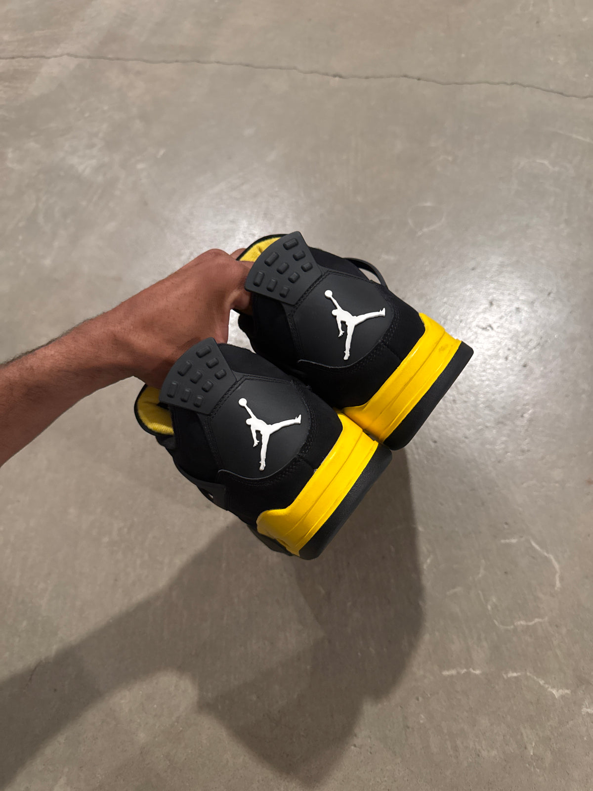 Jordan Retro 4 Thunder (2023)
