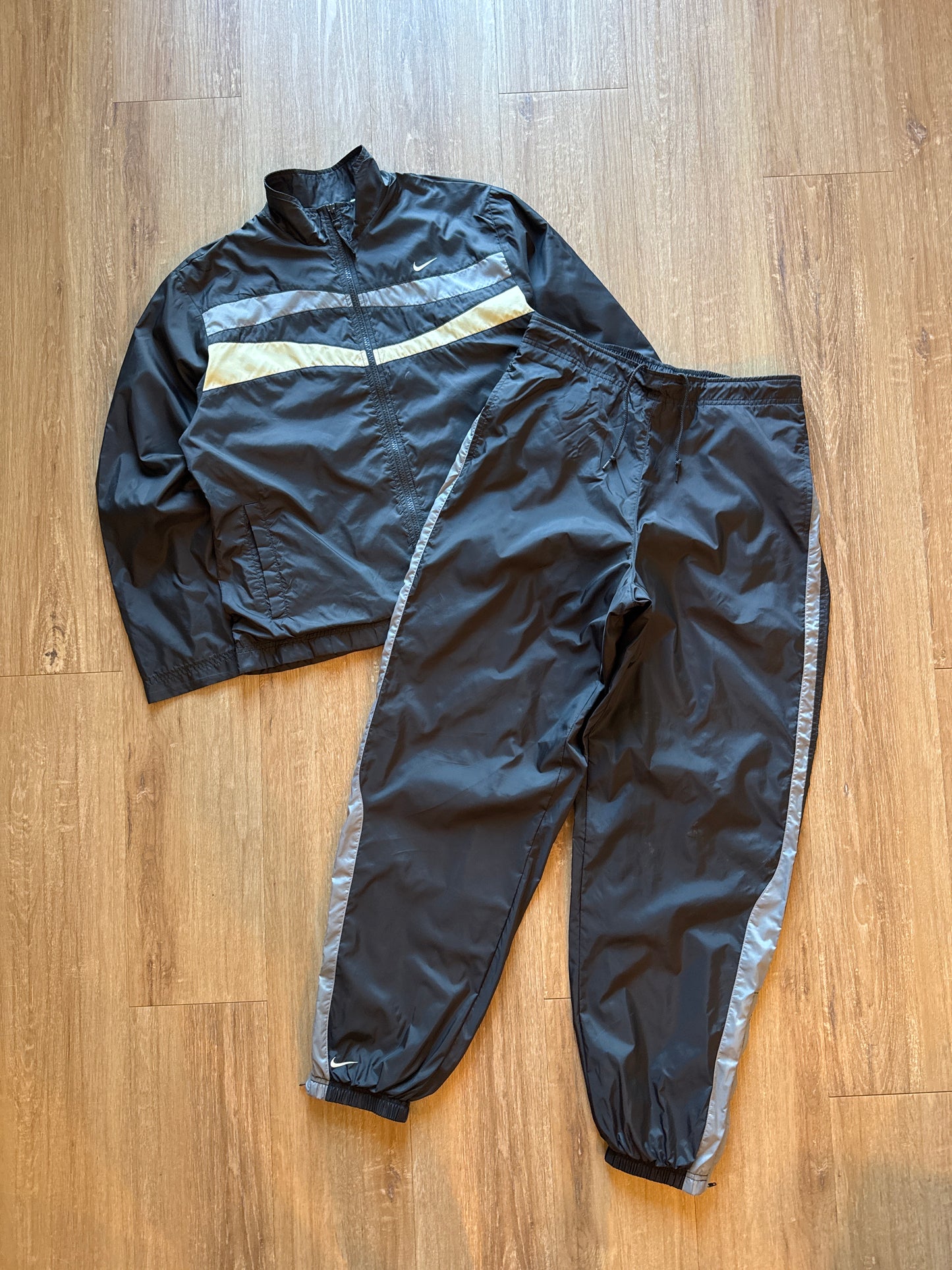 Vintage Women’s Nike Track Suit Set