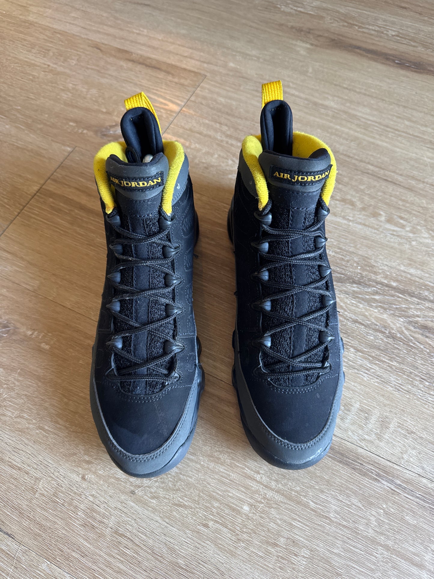 Jordan Retro 9 Dark Charcoal University Gold