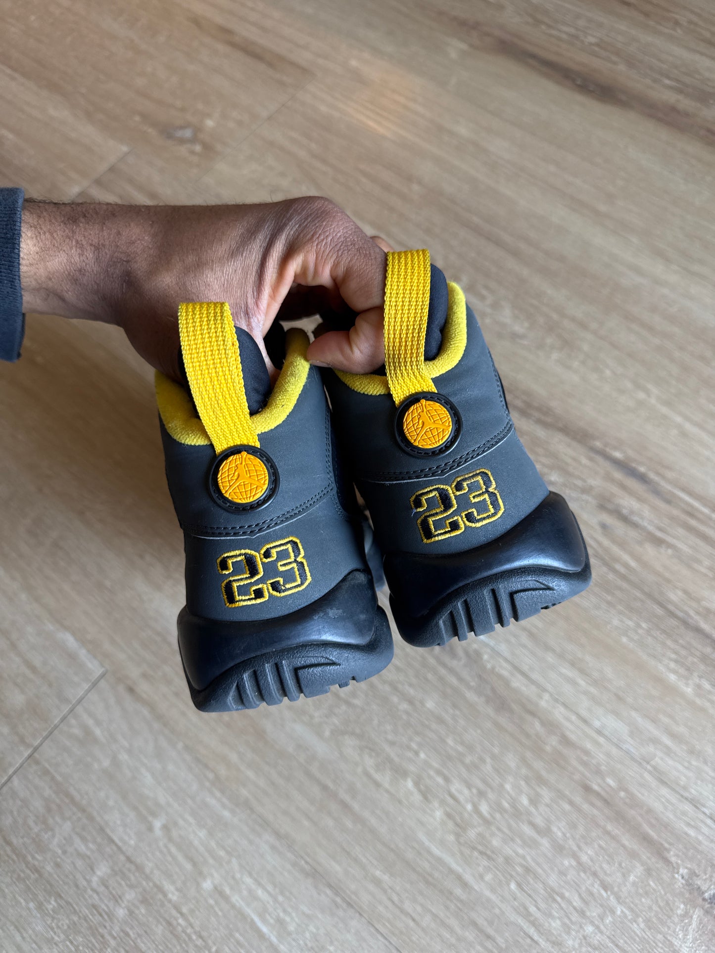 Jordan Retro 9 Dark Charcoal University Gold