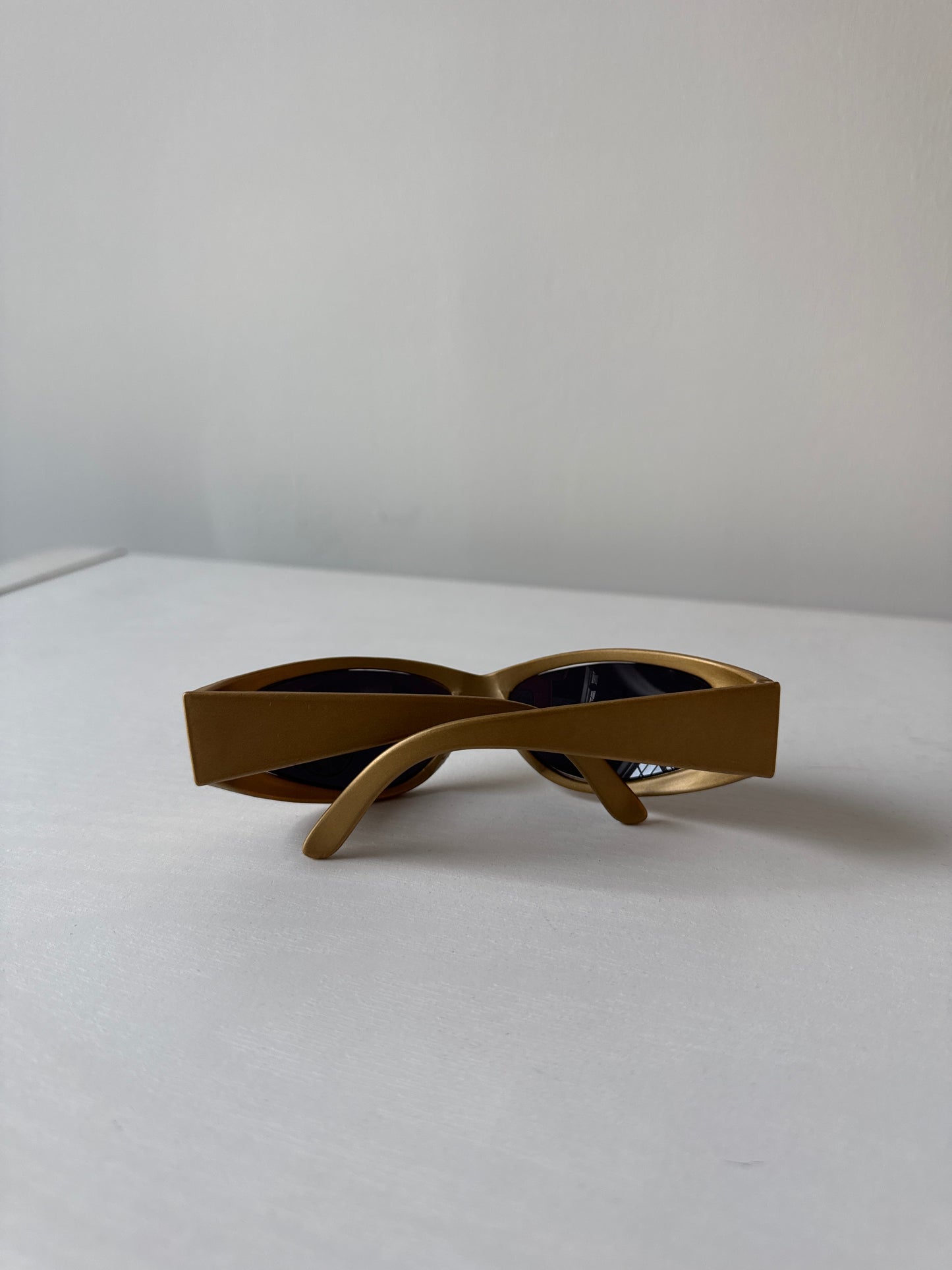 Vintage 90s Catfish Oval Gold Sunglasses
