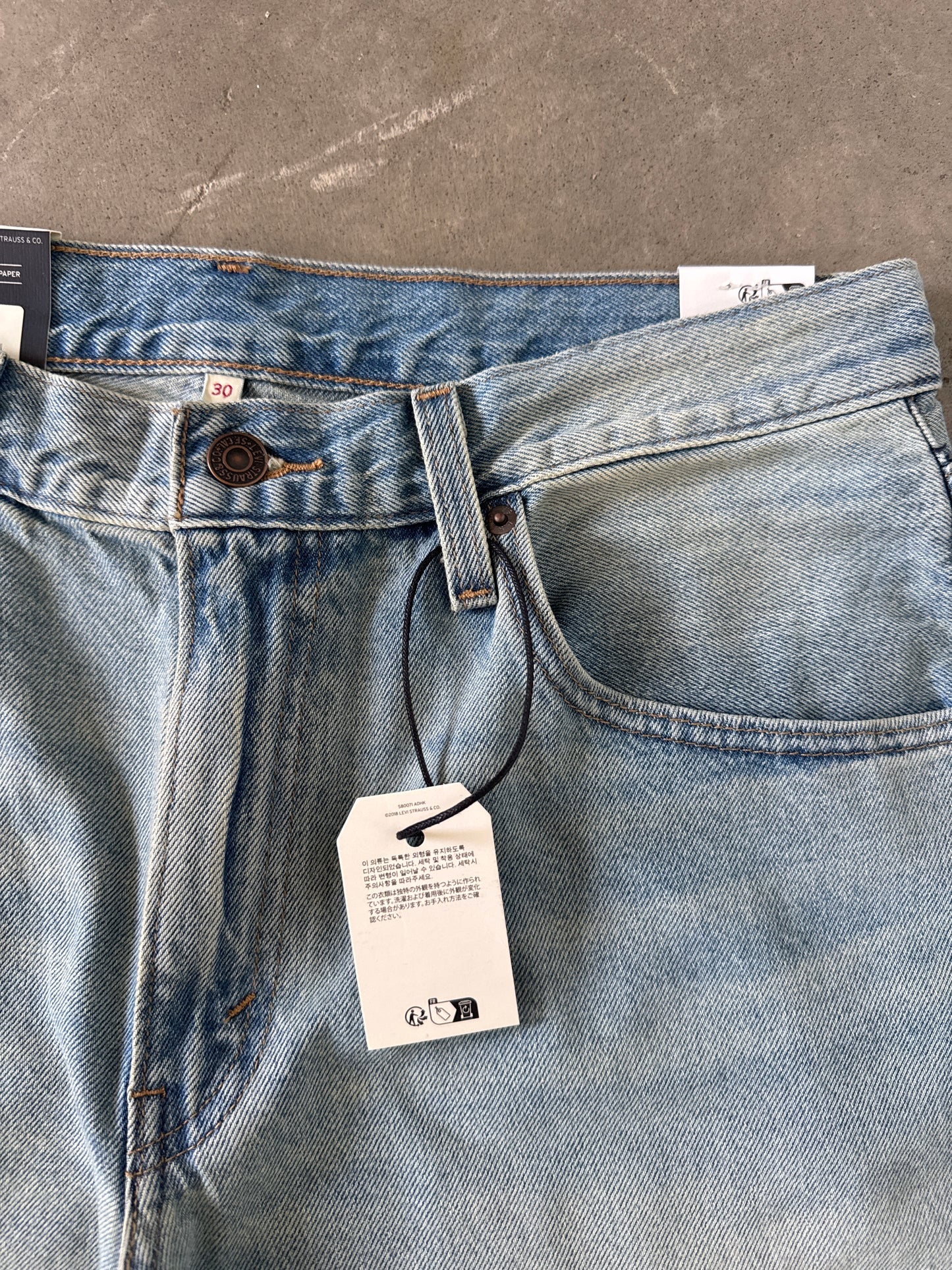 Levi’s Baggy Dad Mid Rise Lightwashed Denim Jean Shorts Jorts