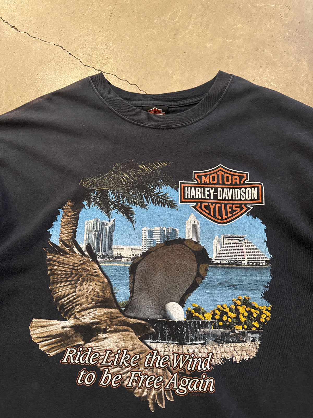 Vintage 90s Harley Davidson Doha, Qatar Tee