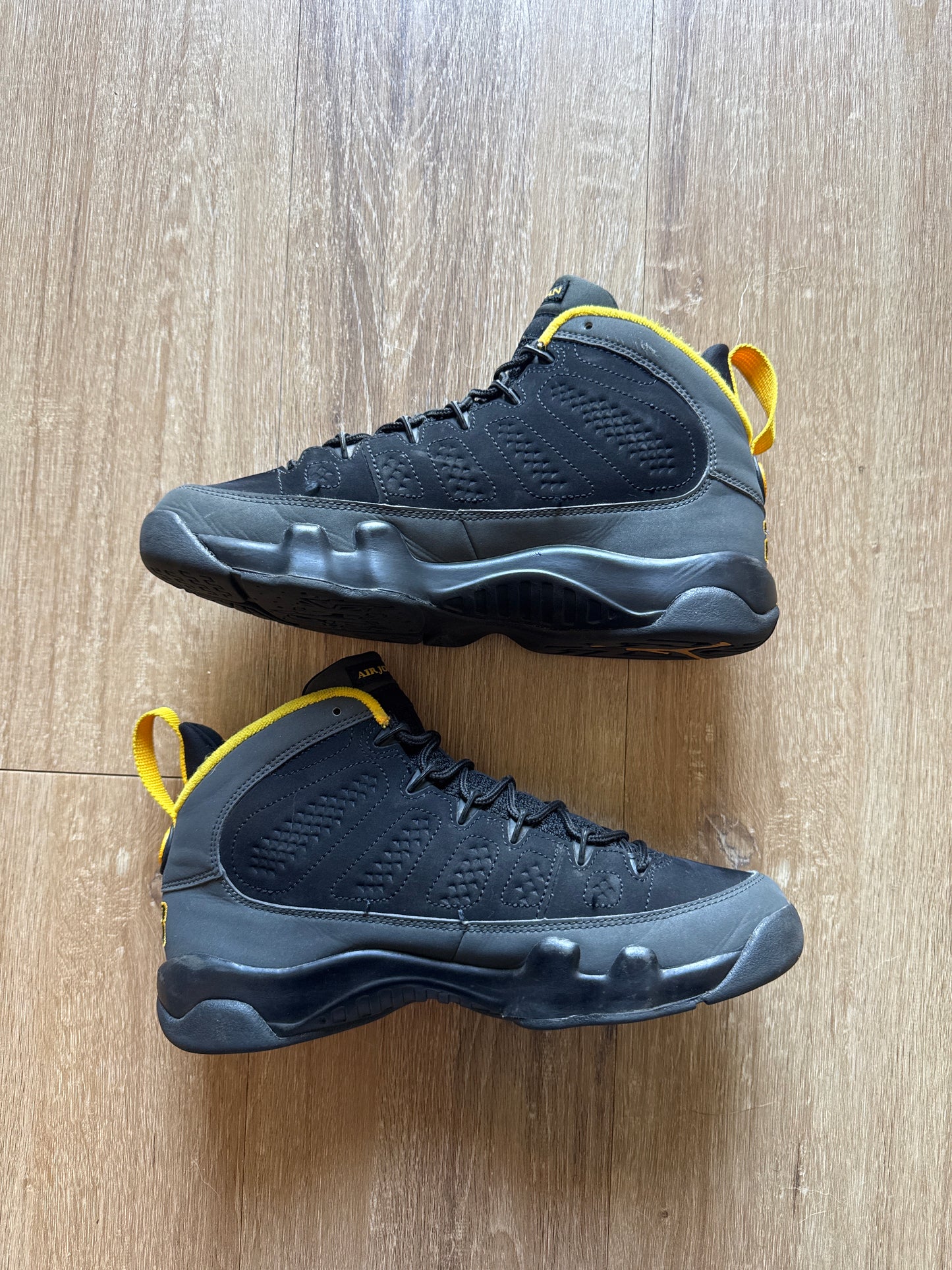 Jordan Retro 9 Dark Charcoal University Gold