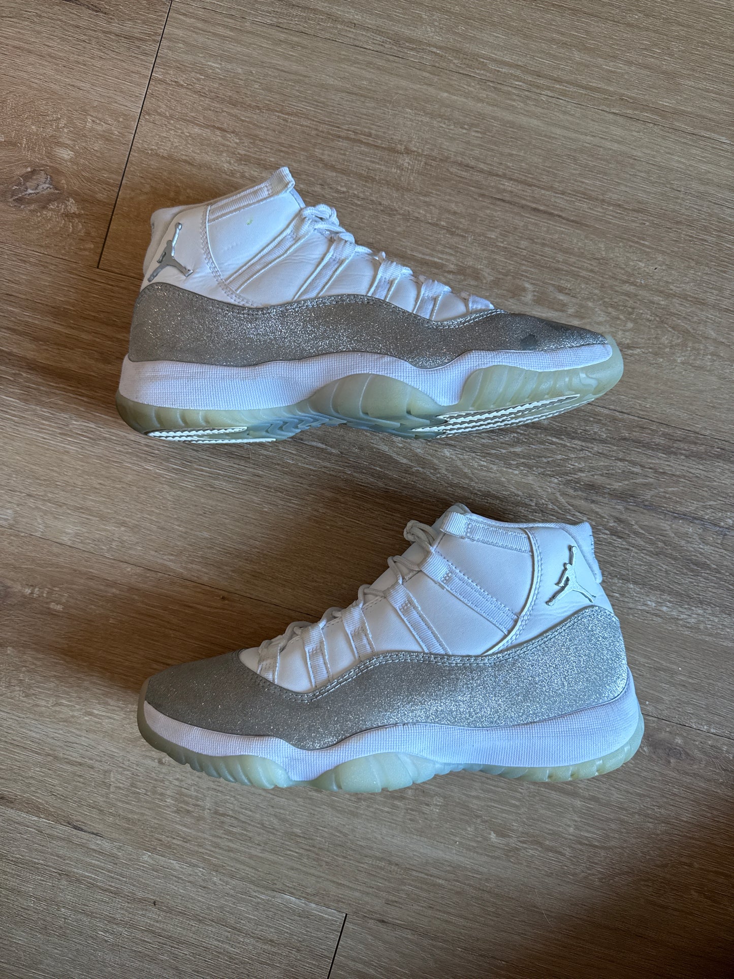 Jordan Retro 11 Women’s White Metallic Silver Vast Grey