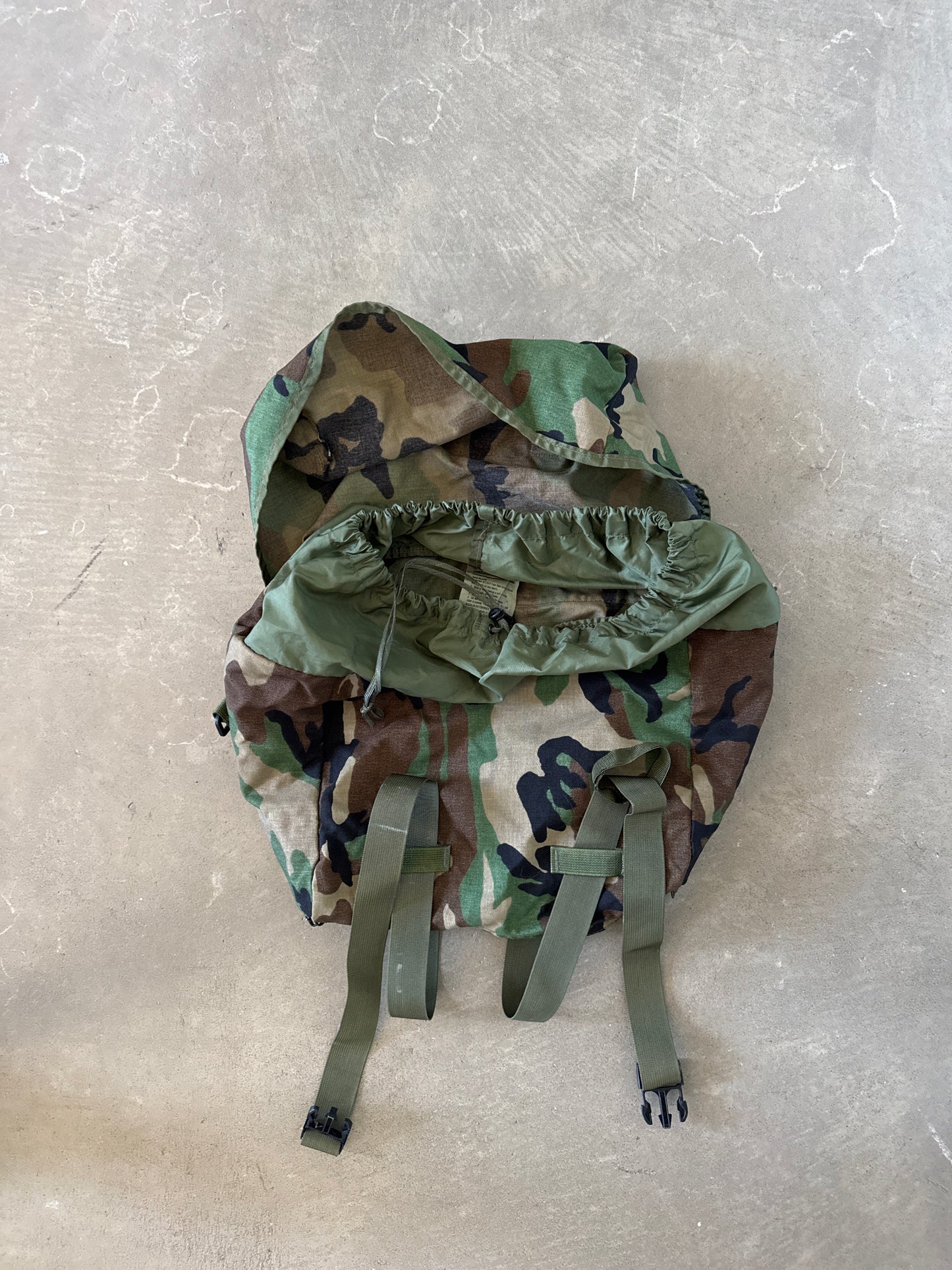 Vintage US Army MOLLE II Sleep System Carrier Woodland Camo Rucksack Attachment
