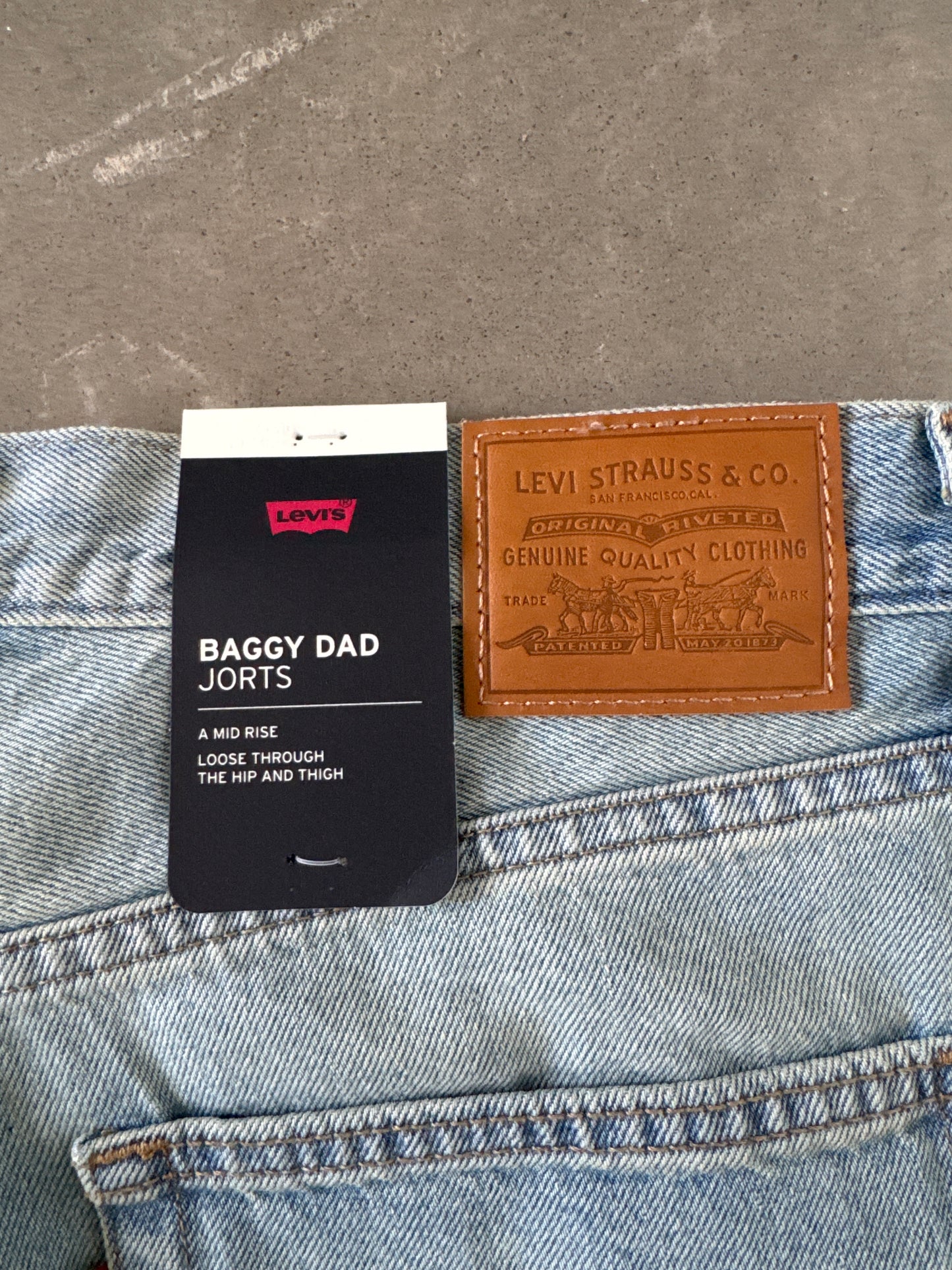 Levi’s Baggy Dad Mid Rise Lightwashed Denim Jean Shorts Jorts