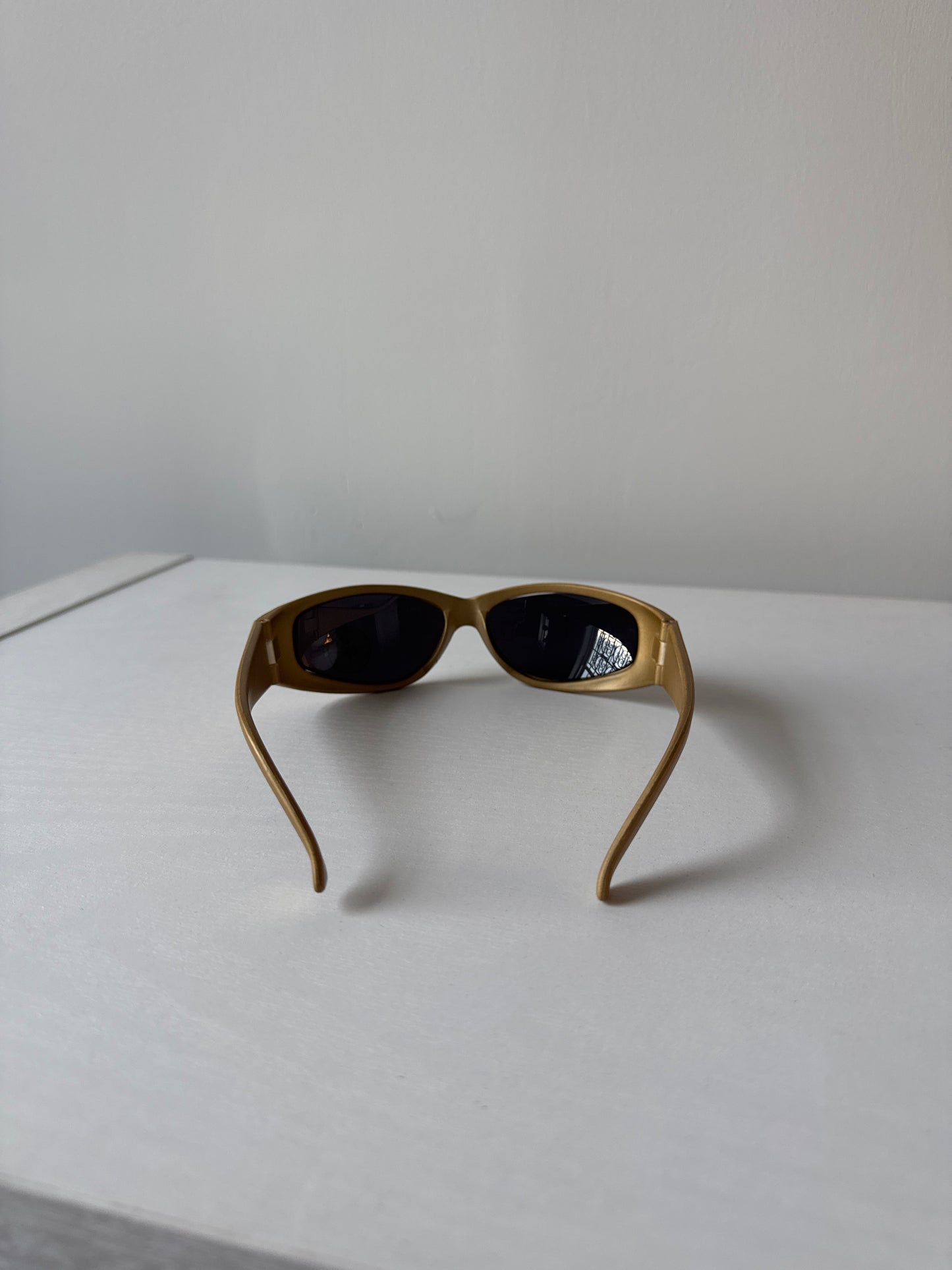 Vintage 90s Catfish Oval Gold Sunglasses