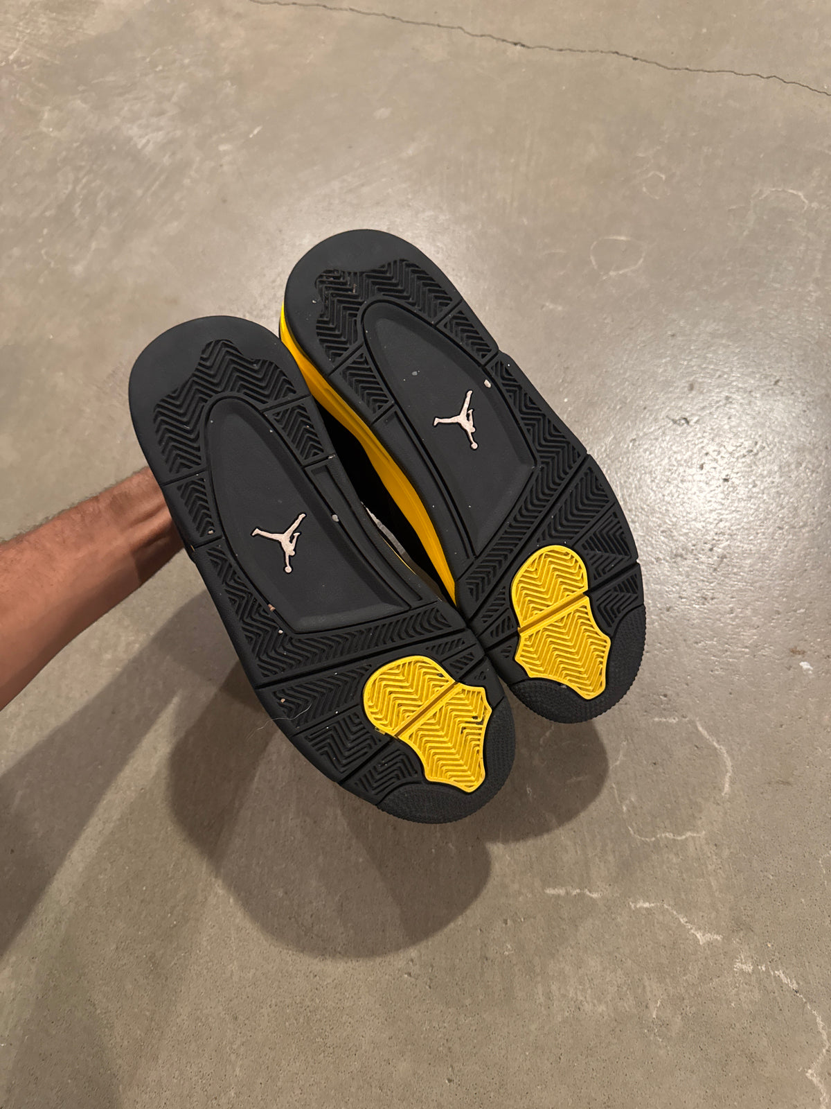 Jordan Retro 4 Thunder (2023)