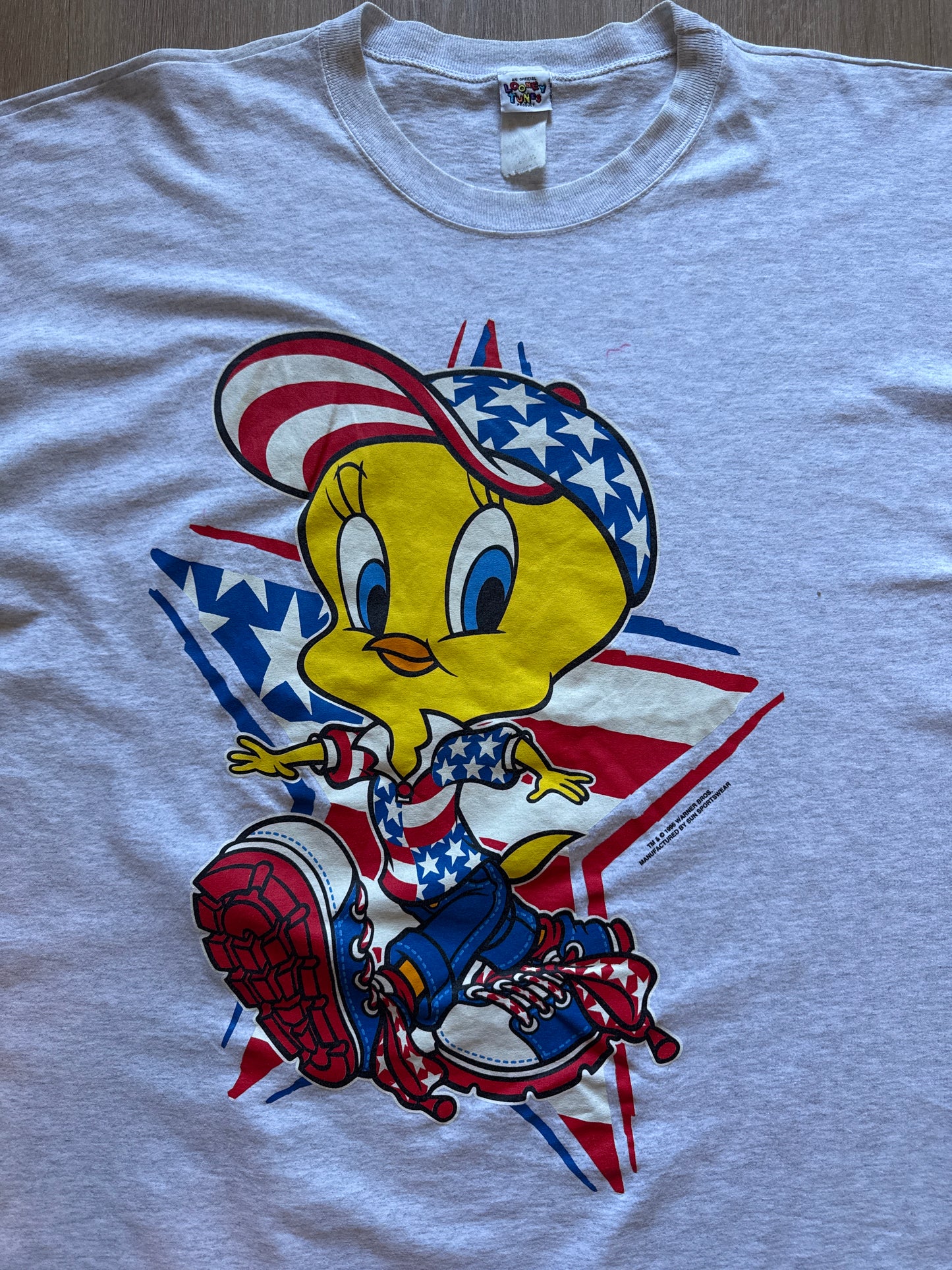 Vintage 1995 Warner Bros Tweety Bird USA Flag Tee
