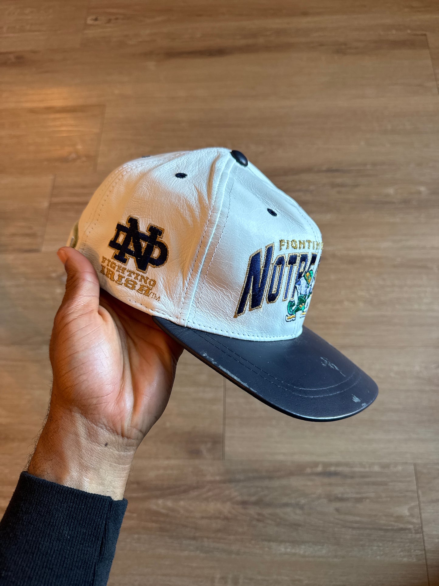 Vintage 90s Drew Pearson University Of Norte Dame Fighting Irish Leather Strap Back Hat