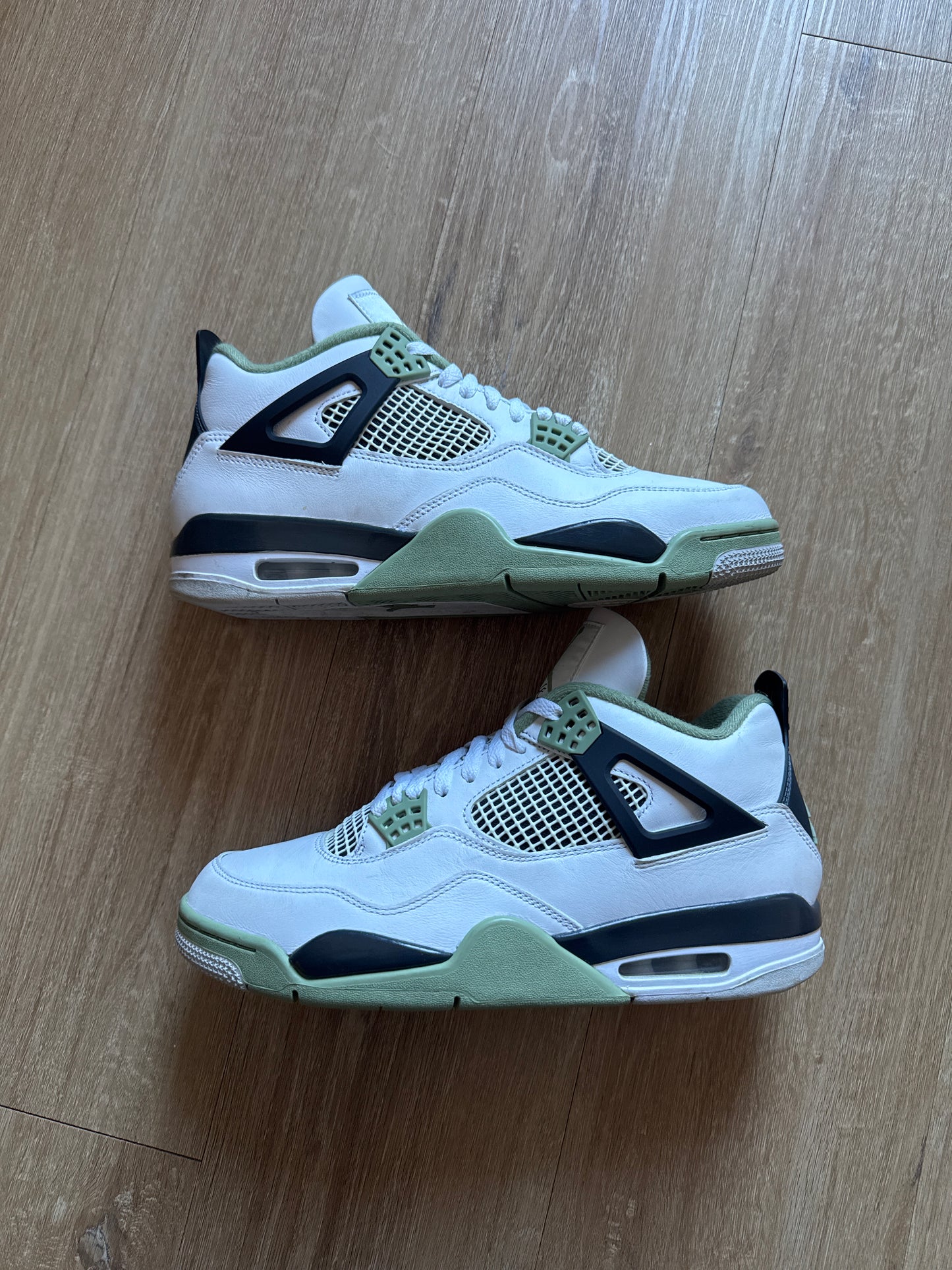 Air Jordan Retro 4 Women’s Seafoam