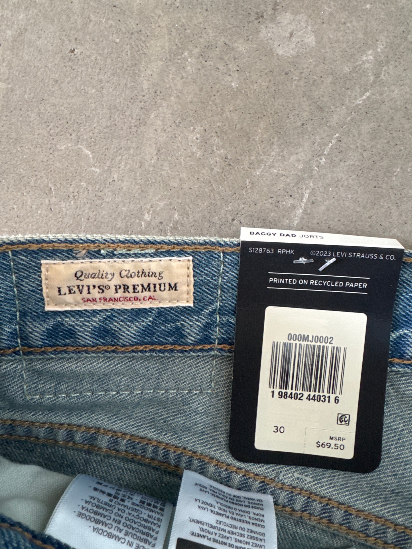 Levi’s Baggy Dad Mid Rise Lightwashed Denim Jean Shorts Jorts