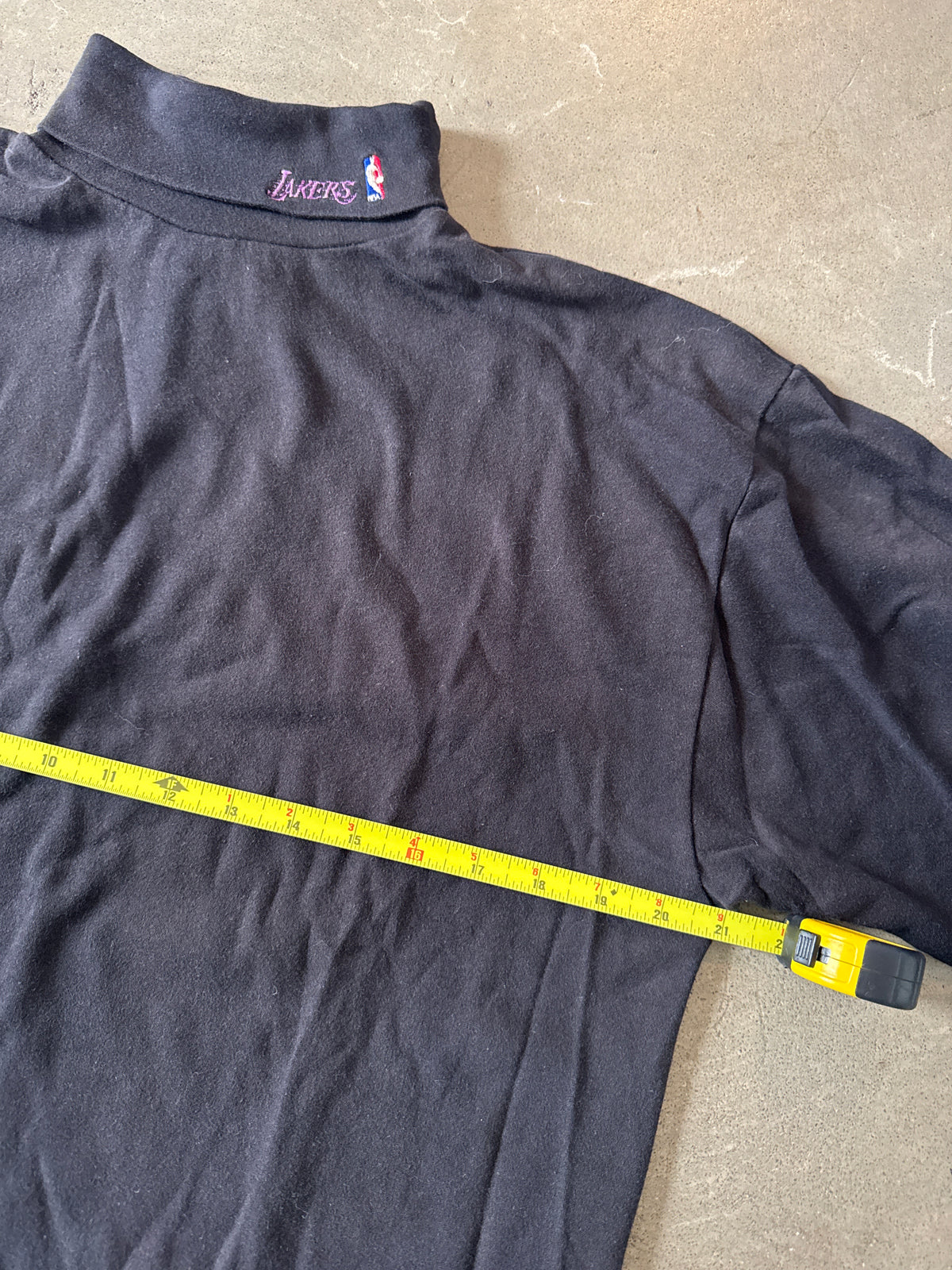 Vintage 90s Los Angeles Lakers Embroidered Turtleneck Long Sleeve
