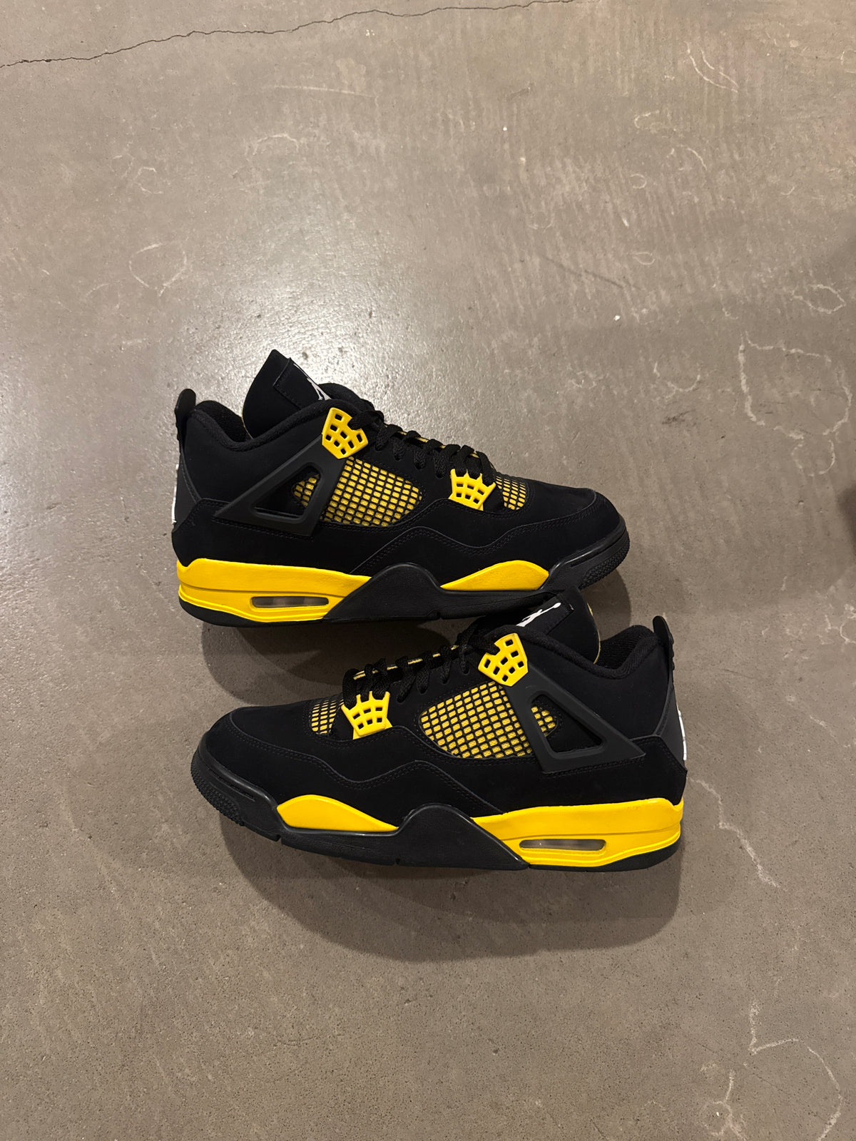 Jordan Retro 4 Thunder (2023)