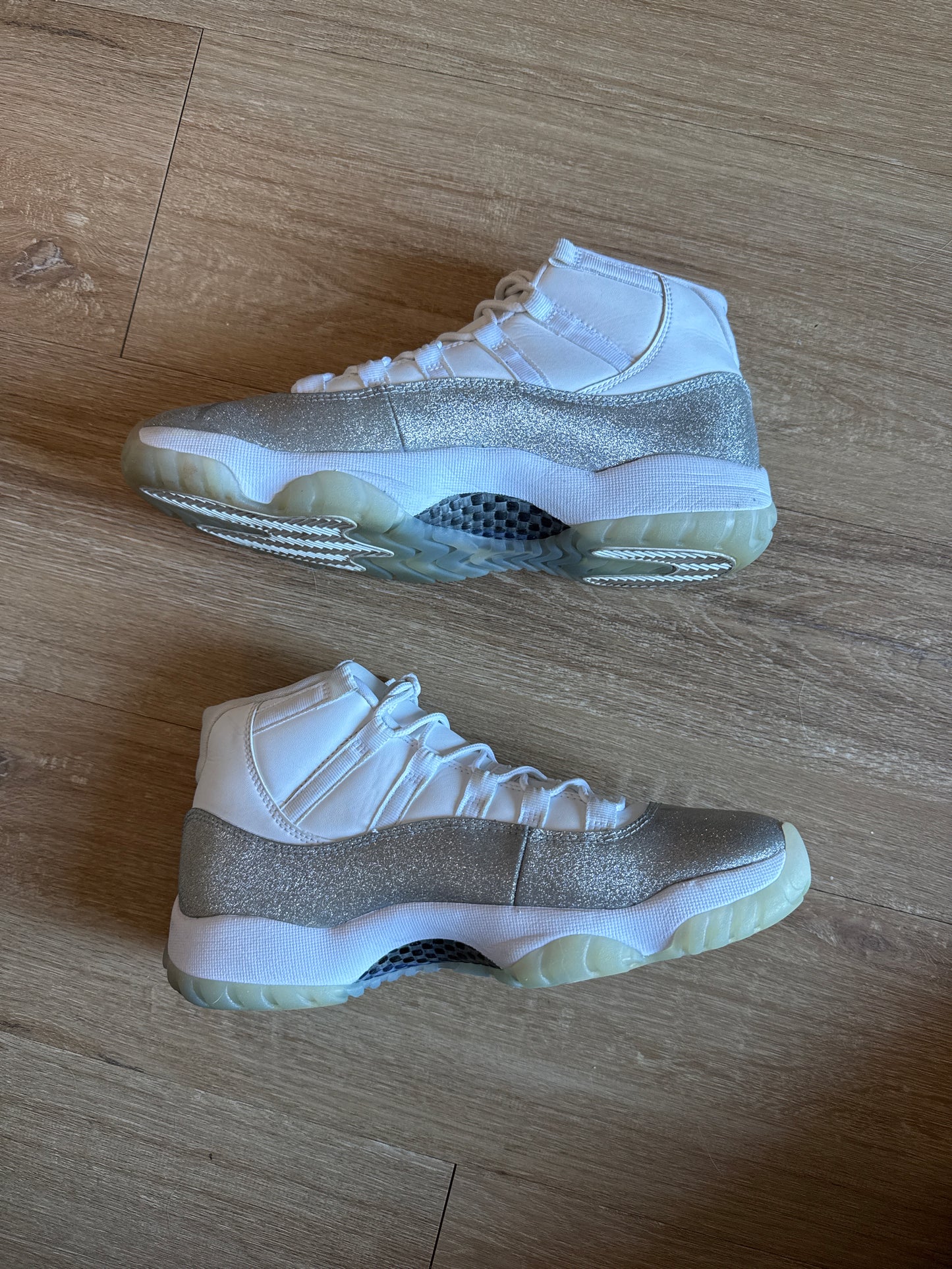 Jordan Retro 11 Women’s White Metallic Silver Vast Grey
