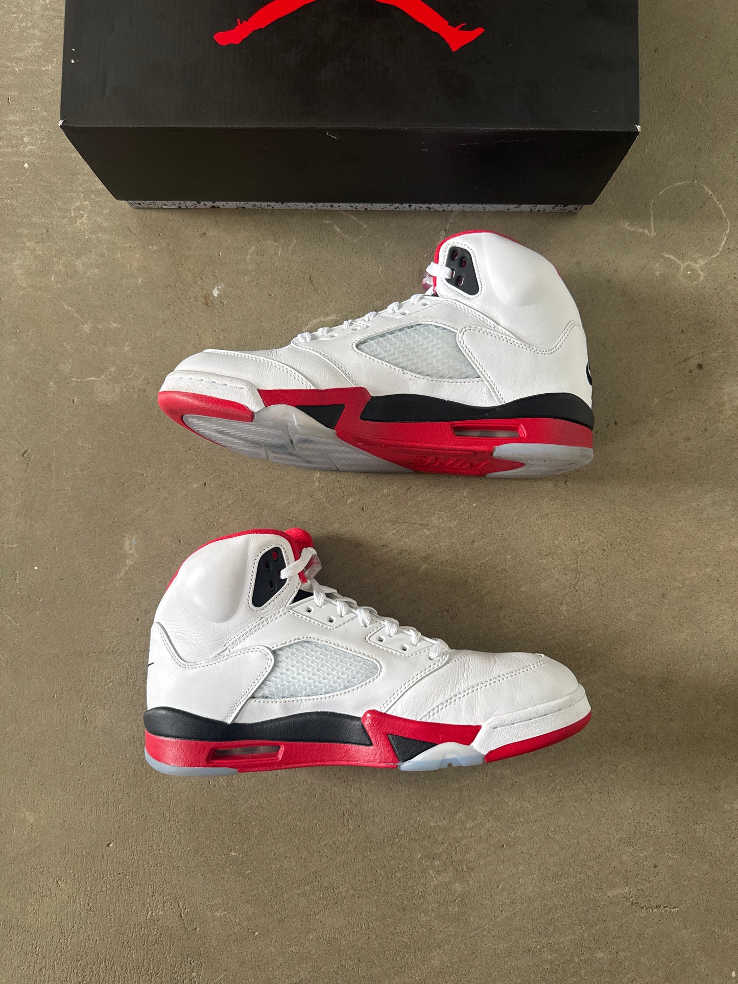 Jordan Retro 5 Fire Red Black Tongue (2025)
