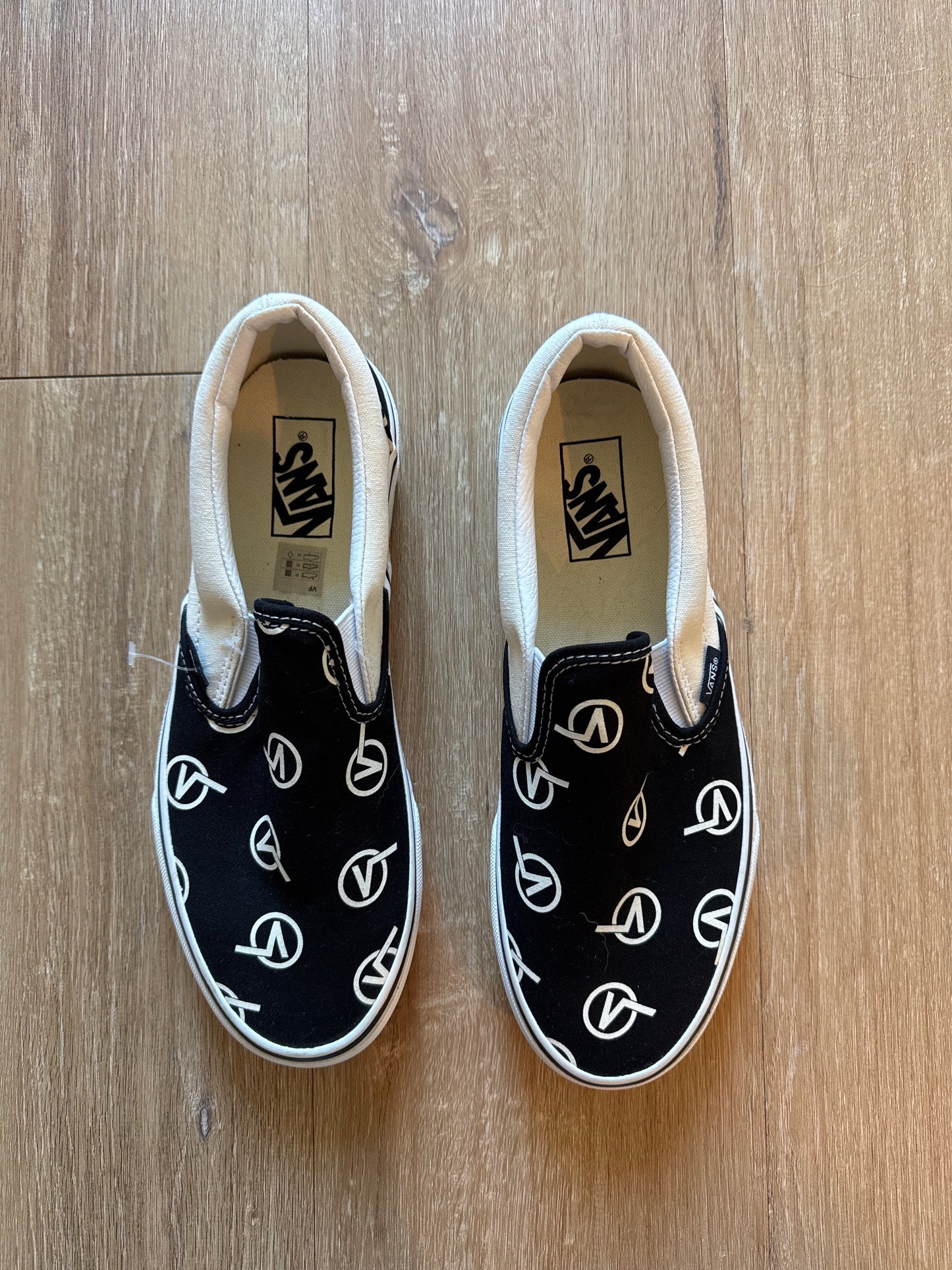 Vans Classic Slip On Circle V Marshmallow
