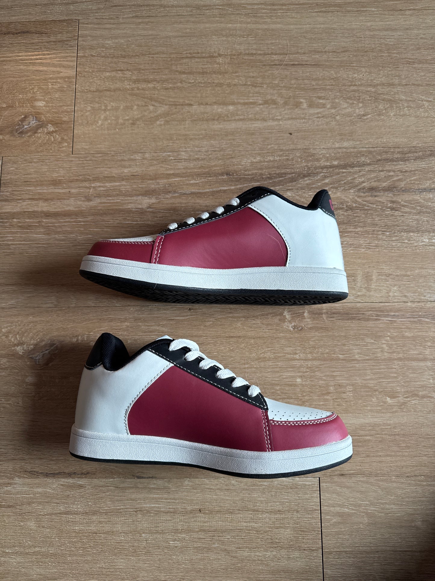 Vintage Women’s STS Footwear University Of South Carolina Gamecocks Sneakers